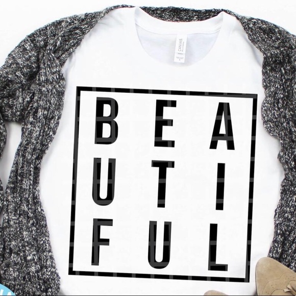 Gildan Tops - Beautiful graphic T-shirt’s